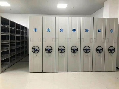 密集架的層板是可以上下自由調(diào)整的(包含安全防護(hù)問(wèn)題)